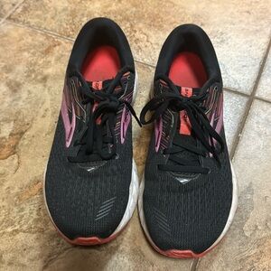 Women Brooks adrenaline   GTS 19  9 B